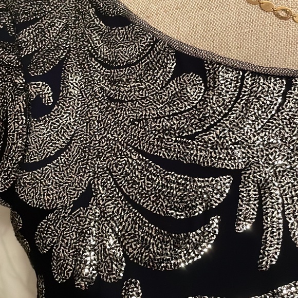 Adrianna Papell Navy and Silver Cocktail Driss - Picture 8 of 16